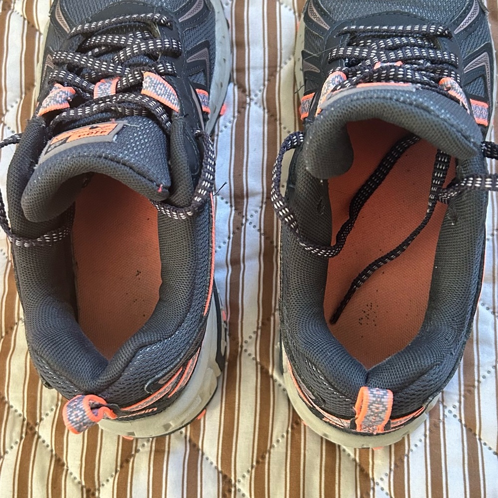 New balance woman’s shoes like new barely used